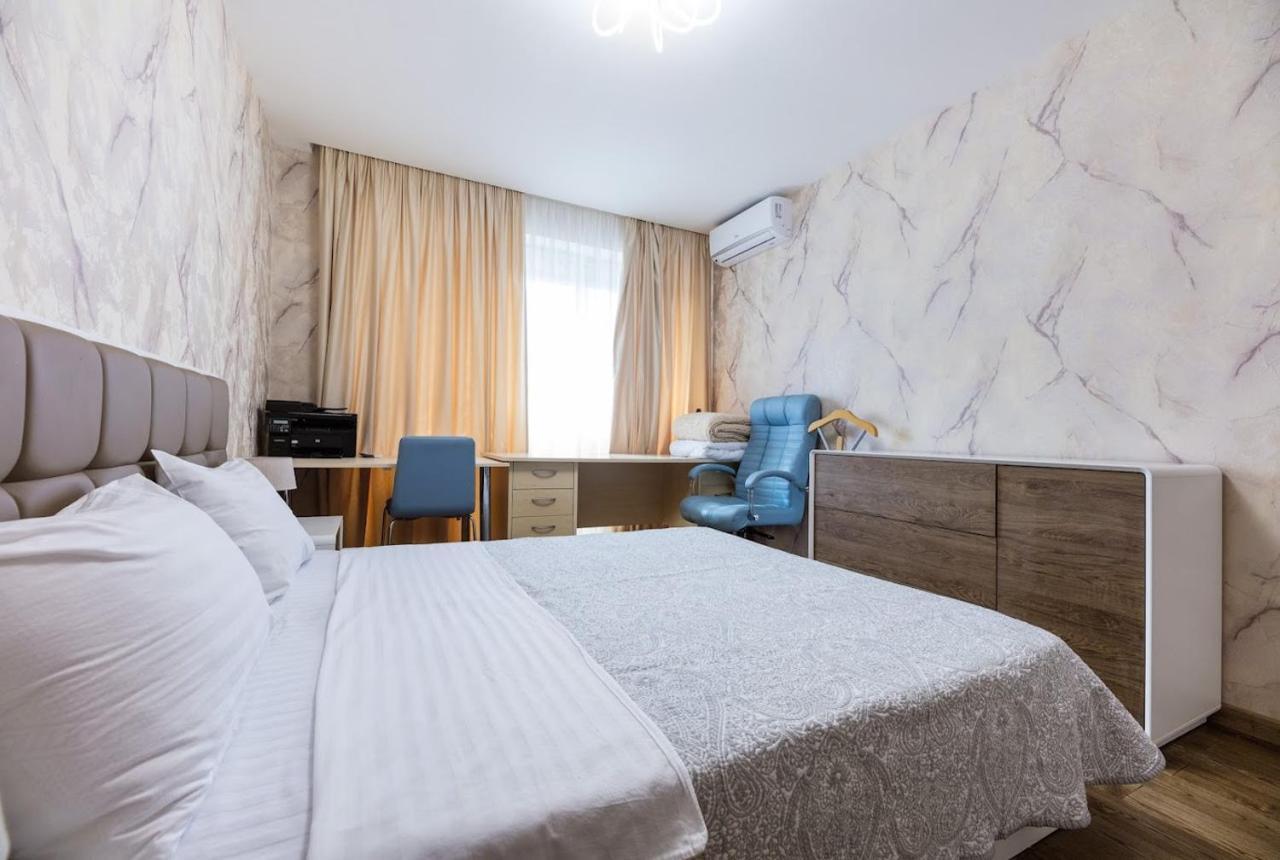 Квартира У Будинку З Власним Бомбосховищем Біля Жд Вокзалу 50 М2 Apartment Kiev Ngoại thất bức ảnh